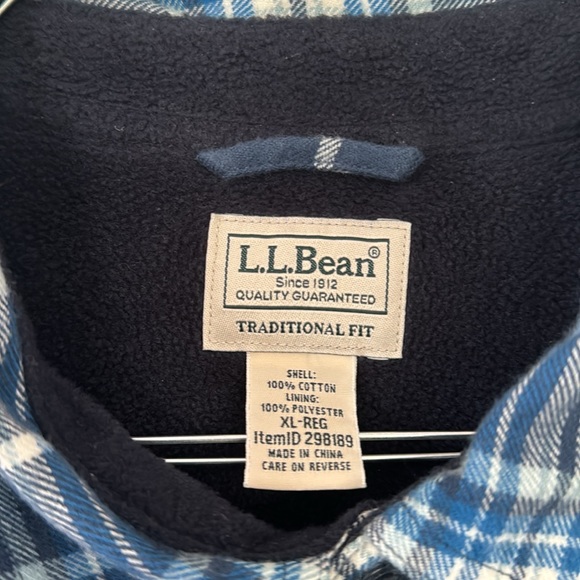 L.L Bean blue button down size XL - Picture 5 of 8